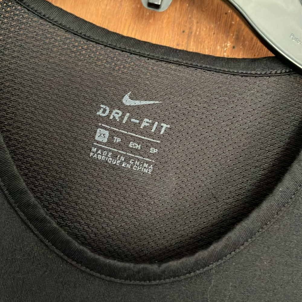Nike Women's Black 'Just Do It' Tank Top - Picture 2 of 5